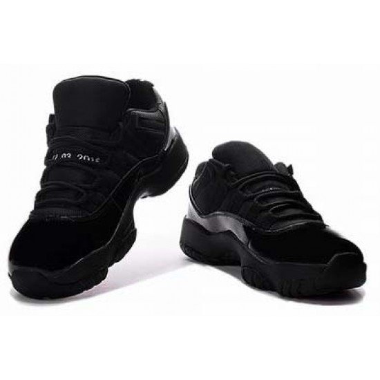 Air Jordan 11 Low Black Pink